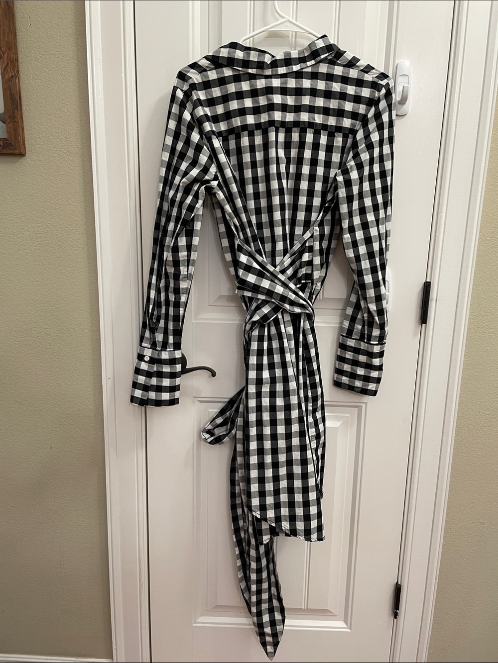 Who What Wear Black & White Gingham Long-Sleeve Shirt Dress with Tie Belt - Picture 6 of 8